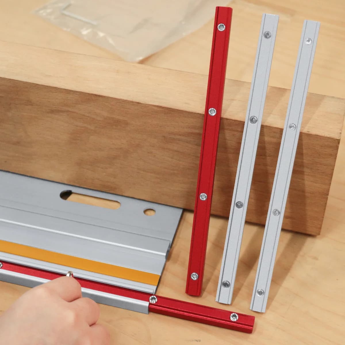 Kit de connecteurs universels pour rails de menuiserie