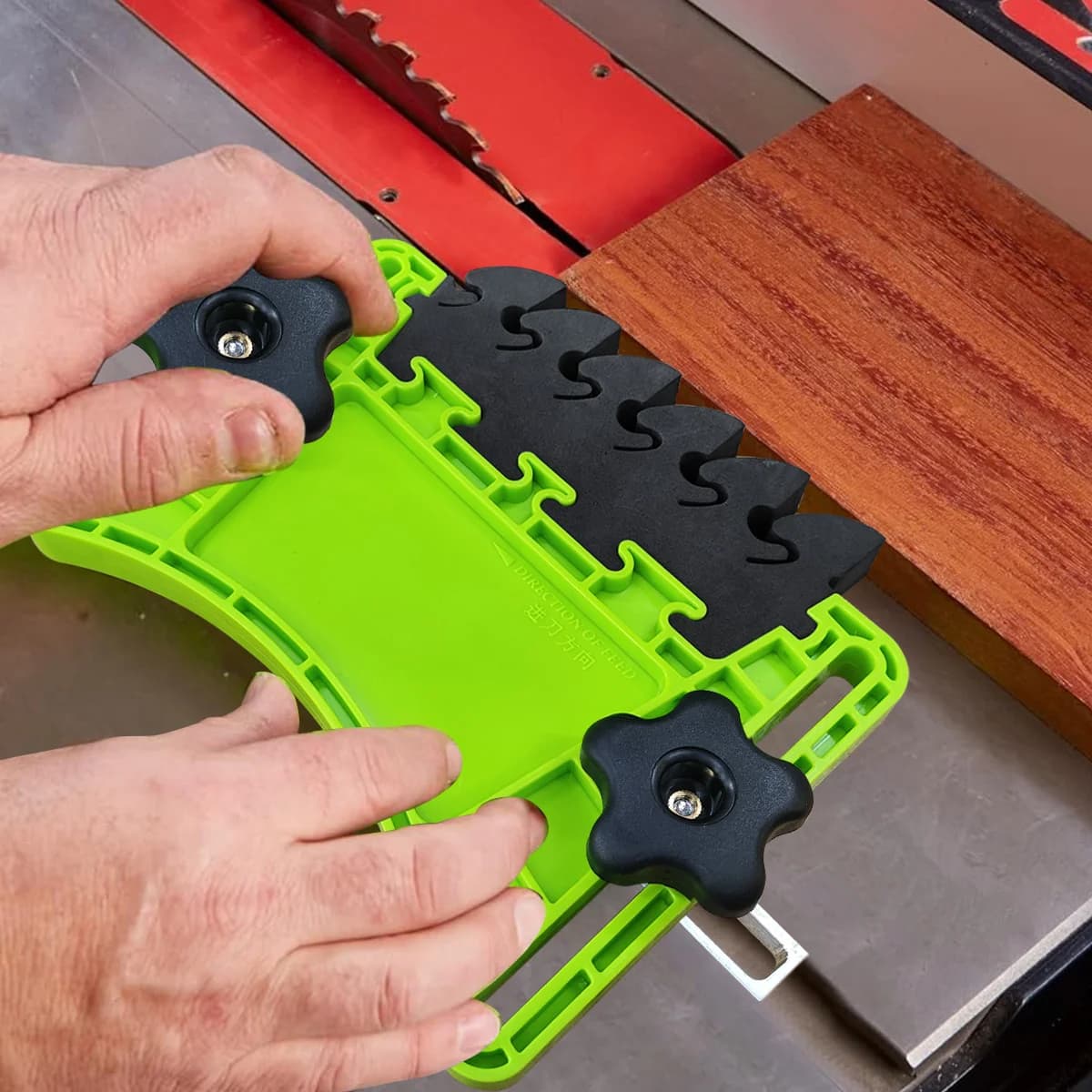 Poussoir empilable pour tables de défonceuse et scie à ruban