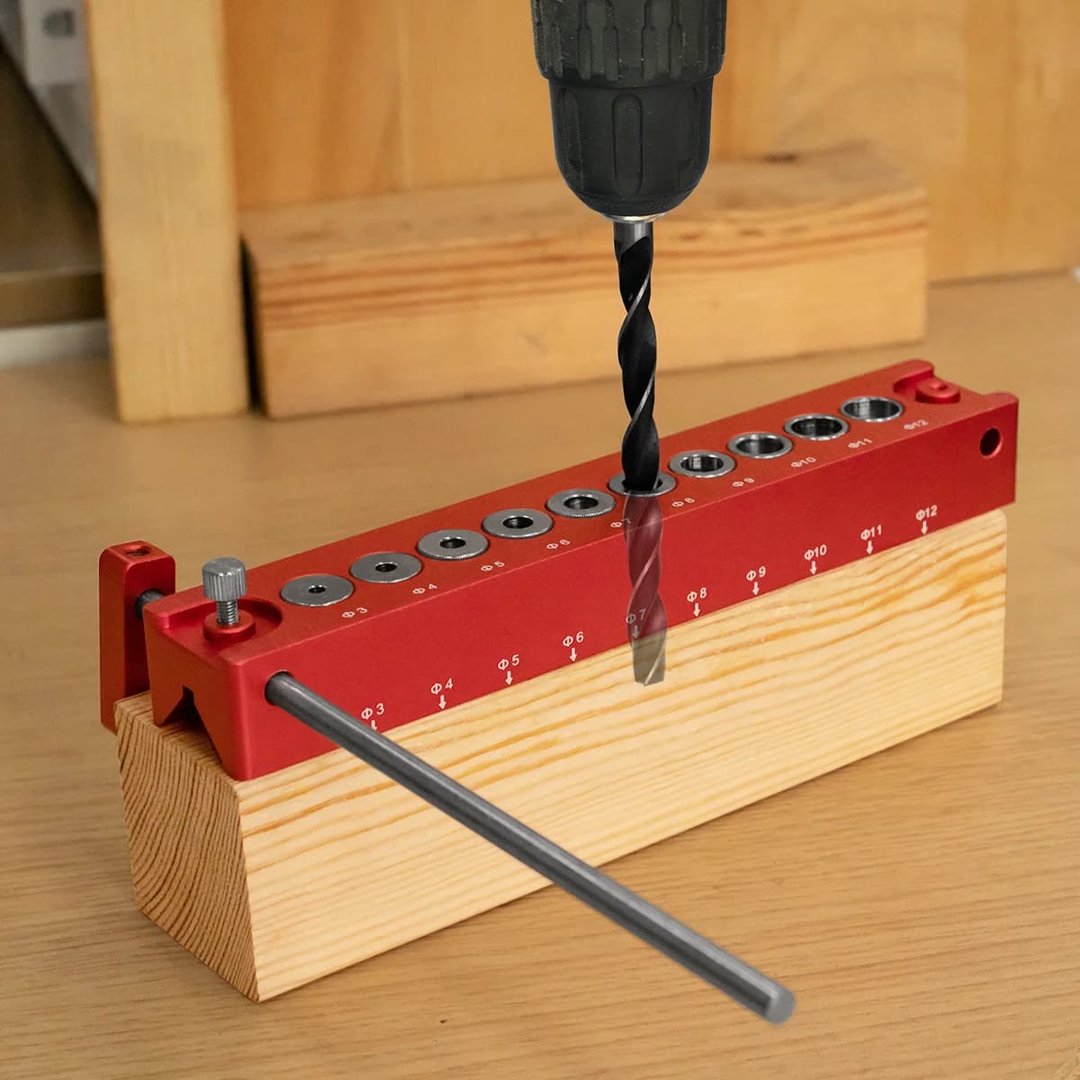 Gabarit de perçage pour tourillons en bois avec tiges de positionnement